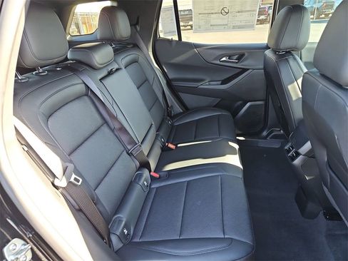 New 2026 Chevrolet Equinox LT w/ Convenience Package II image 18