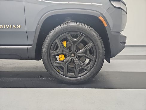 Used 2023 Rivian R1S Adventure AWD/4WD image 11