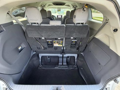 Used 2021 Toyota Sienna LE FWD image 27