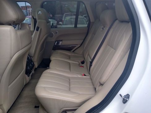 Used 2016 Land Rover Range Rover HSE image 16