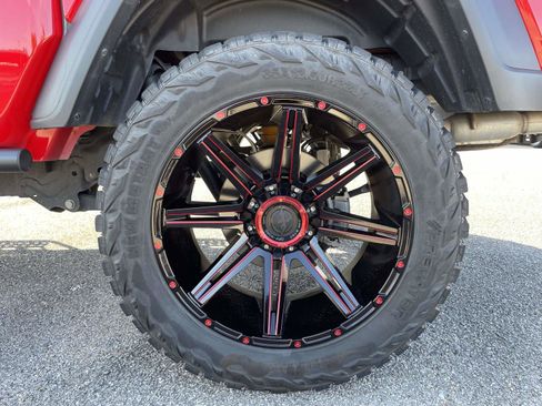 Used 2023 Jeep Gladiator Sport image 7