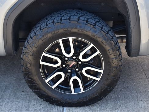 Used 2024 GMC Sierra 1500 AT4 w/ Technology Package image 12