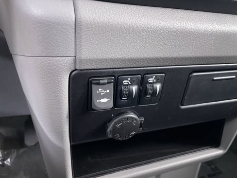 Used 2017 Toyota Sienna XLE Premium AWD/4WD image 19