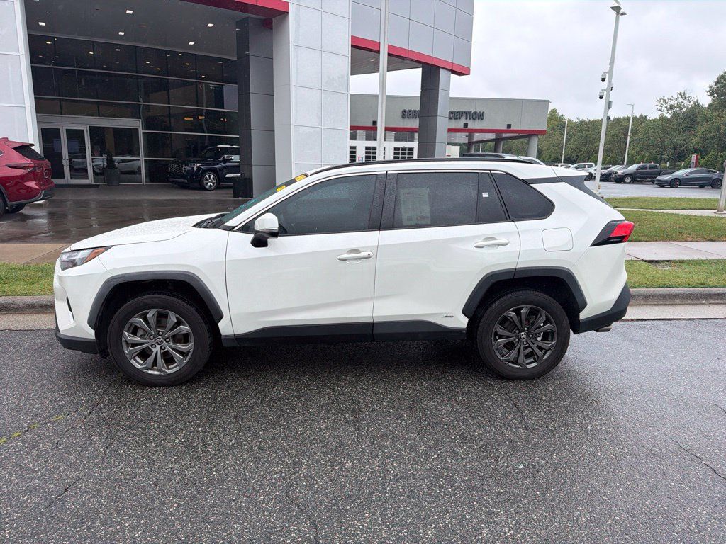 Used 2022 Toyota RAV4 XLE Premium AWD/4WD image 3
