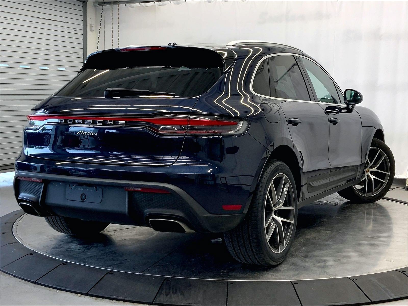 Certified 2023 Porsche Macan AWD/4WD image 7