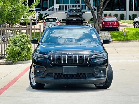 Used 2019 Jeep Cherokee Latitude w/ Popular Appearance Group FWD image 2