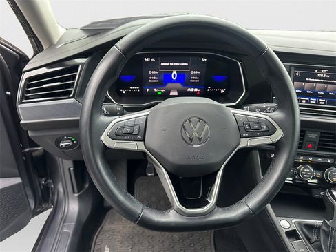 Used 2023 Volkswagen Jetta SE image 17