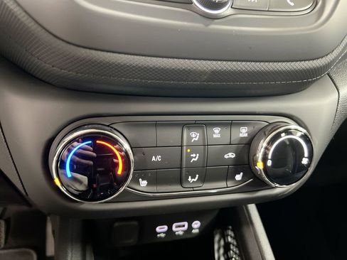 Used 2023 Chevrolet TrailBlazer LT FWD image 15