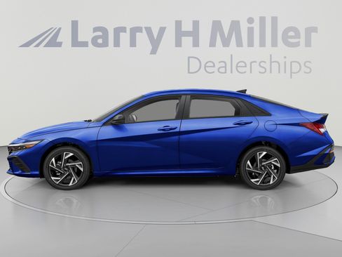 Used 2025 Hyundai Elantra SEL FWD image 3