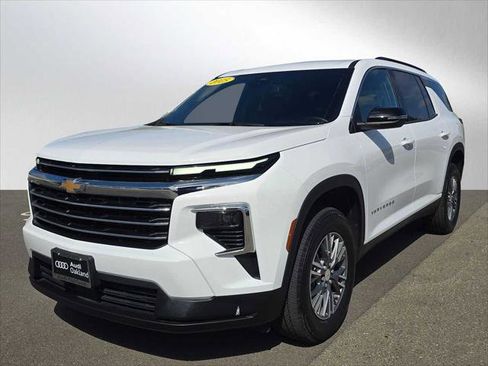Used 2025 Chevrolet Traverse LT AWD/4WD image 7