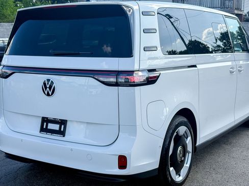 Used 2025 Volkswagen ID. Buzz Pro S RWD image 23