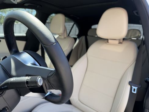 Used 2024 Mercedes-Benz C 300 4MATIC Sedan image 5