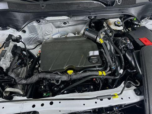 Used 2025 Chevrolet Trax LS image 31