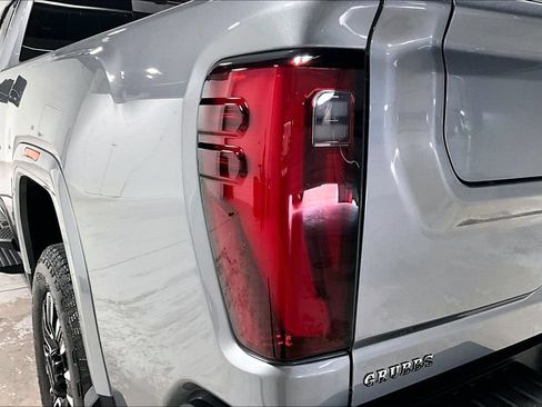 Used 2024 GMC Sierra 3500 Denali Ultimate AWD/4WD image 31