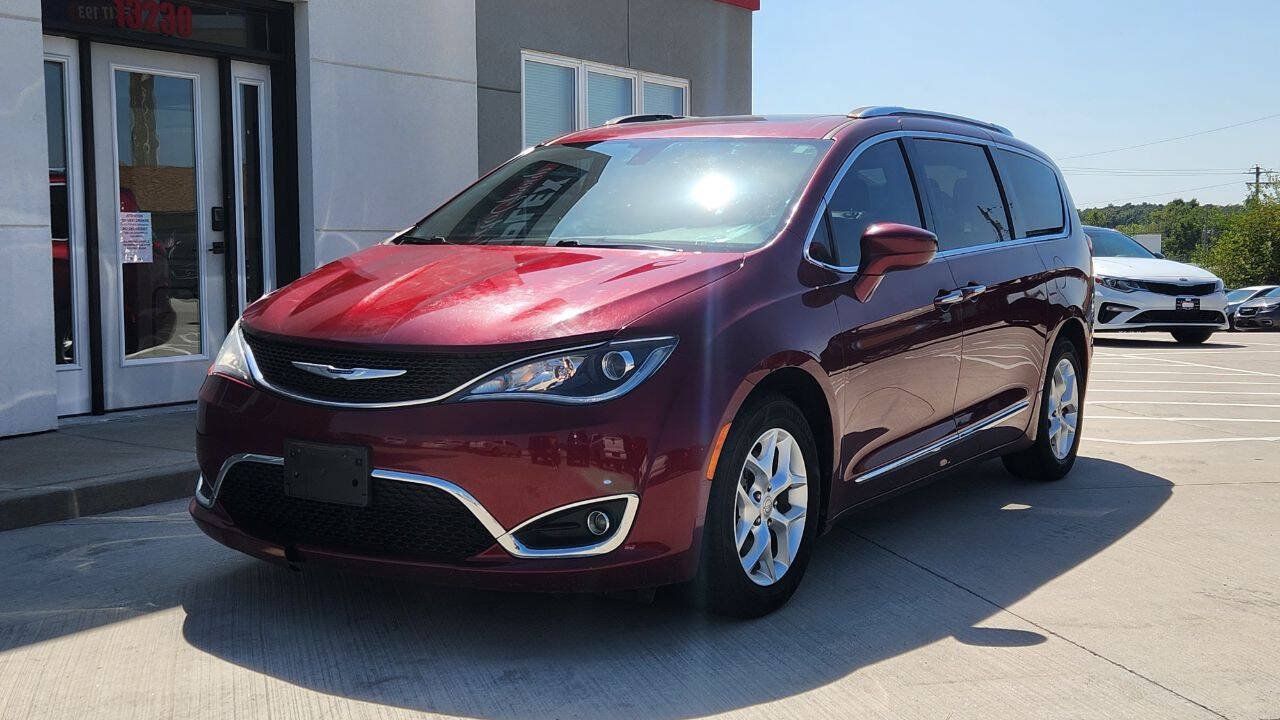 Used 2020 Chrysler Pacifica Touring-L Plus w/ Tire & Wheel Group FWD image 30