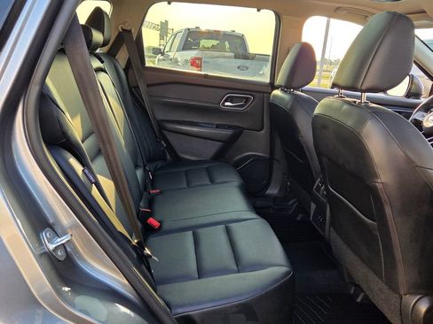 Used 2021 Nissan Rogue SV w/ Premium Package FWD image 14