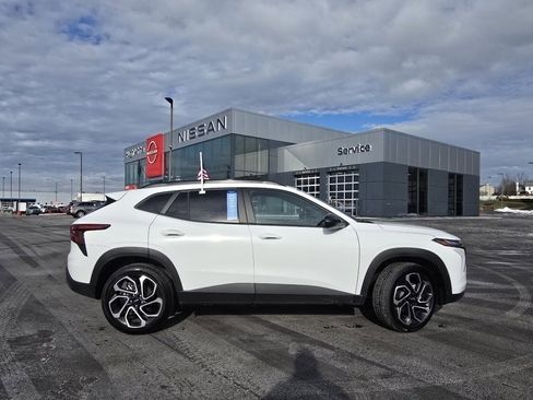 Certified 2025 Chevrolet Trax RS w/ Driver Confidence Package image 15