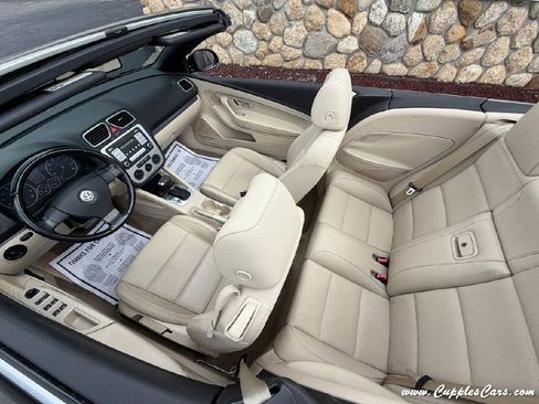 Used 2008 Volkswagen Eos 2.0T FWD image 23