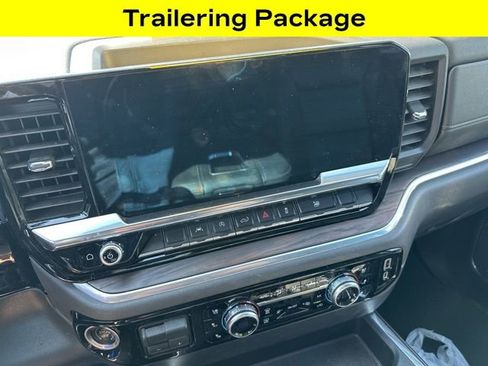 Used 2022 GMC Sierra 1500 SLT w/ SLT Premium Package AWD/4WD image 8