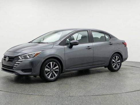 Used 2025 Nissan Versa SV image 3