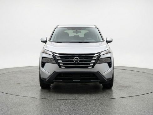 Used 2025 Nissan Rogue SV image 2