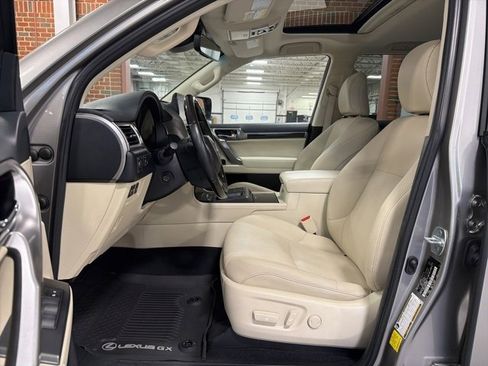 Used 2023 Lexus GX 460 Premium w/ Premium Package image 13