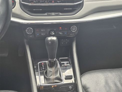 Used 2022 Jeep Compass Limited image 17