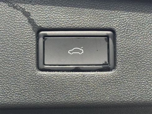 Used 2022 Volkswagen Tiguan SEL R-Line image 17