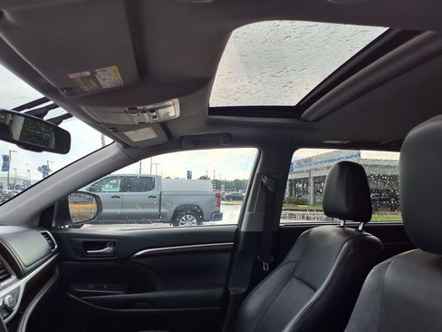 Used 2016 Toyota Highlander Limited w/ Driver Technology Package AWD/4WD image 35