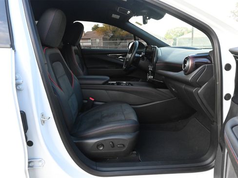 Used 2024 Chevrolet Blazer EV RS image 26