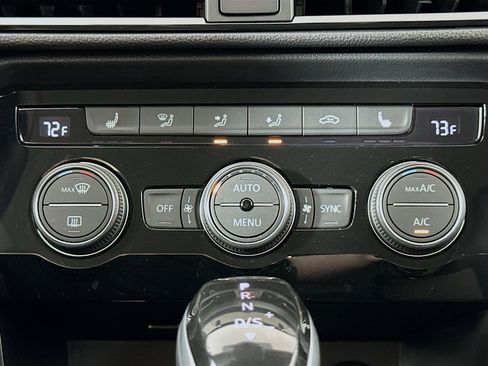 Used 2024 Volkswagen Taos SE image 25