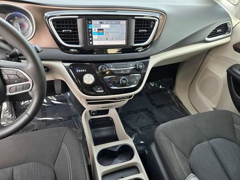 Used 2024 Chrysler Voyager LX FWD image 17