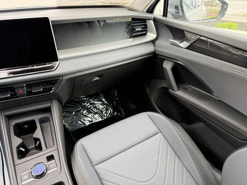 New 2026 Volkswagen Tiguan SE AWD/4WD image 34