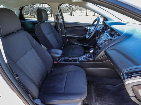 Used 2017 Ford Focus SE image 35