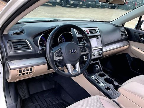 Used 2017 Subaru Outback 2.5i Premium image 18