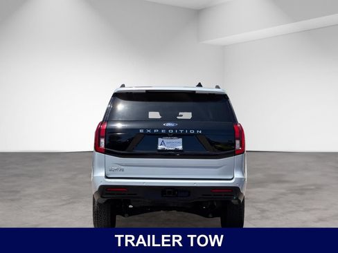 Used 2025 Ford Expedition Active AWD/4WD image 5