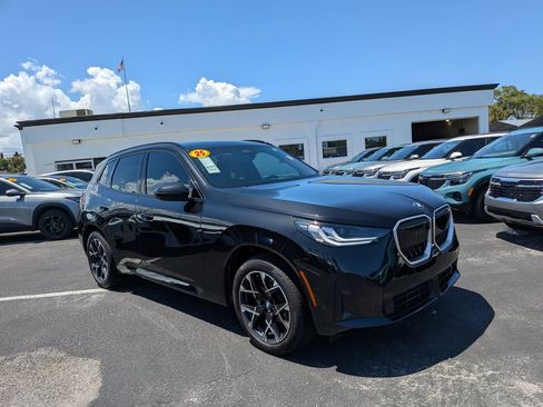 Used 2025 BMW X3 xDrive30i w/ Premium Package AWD/4WD image 2