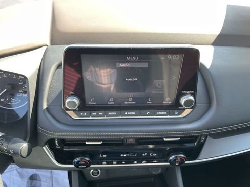 Used 2021 Nissan Rogue SV image 18