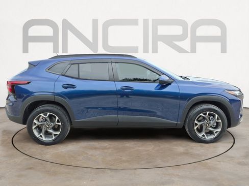 Used 2024 Chevrolet Trax LT w/ Driver Confidence Package FWD image 11