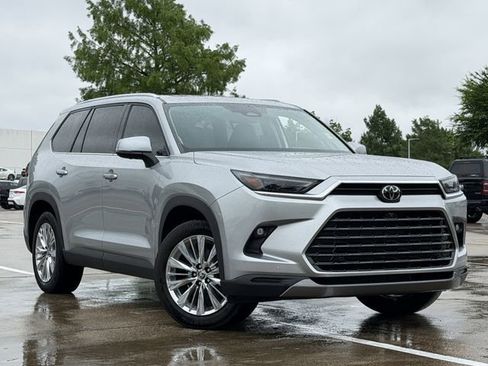 Certified 2024 Toyota Grand Highlander AWD image 2