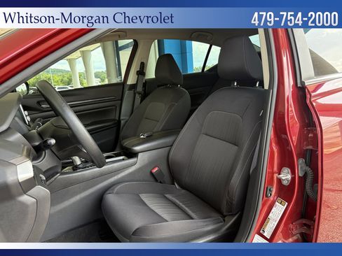 Used 2024 Nissan Altima 2.5 SV FWD image 9
