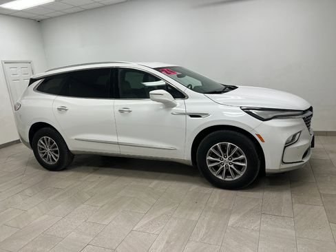 Used 2024 Buick Enclave Premium image 7