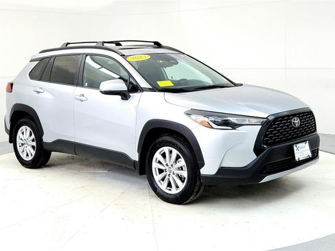 Certified 2023 Toyota Corolla Cross LE w/ Moonroof Package image 7