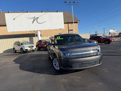 Used 2017 Ford Flex SE FWD image 1