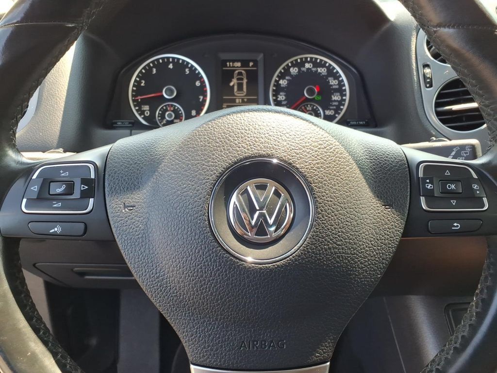 Used 2016 Volkswagen Tiguan S FWD image 5