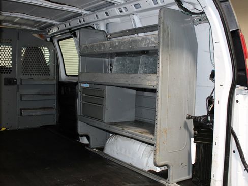 Used 2009 Chevrolet Express 1500 RWD image 28