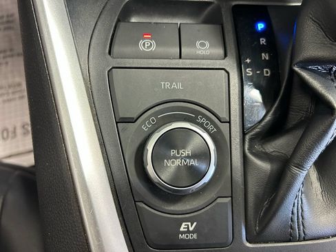 Used 2022 Toyota RAV4 XLE Premium AWD/4WD image 15