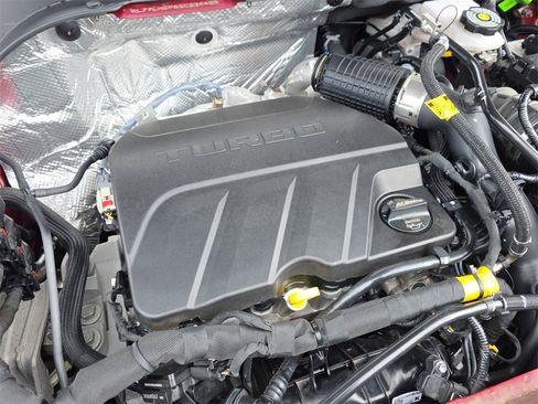 Used 2025 Chevrolet Trax LT w/ LT Convenience Package image 13