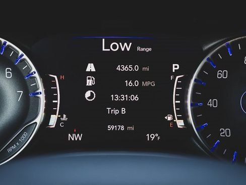 Used 2020 Chrysler Pacifica Touring-L Plus w/ S Appearance Package image 19