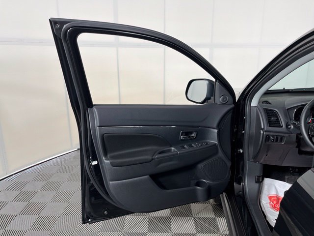 Used 2026 Mitsubishi Outlander Sport LE AWD/4WD image 12